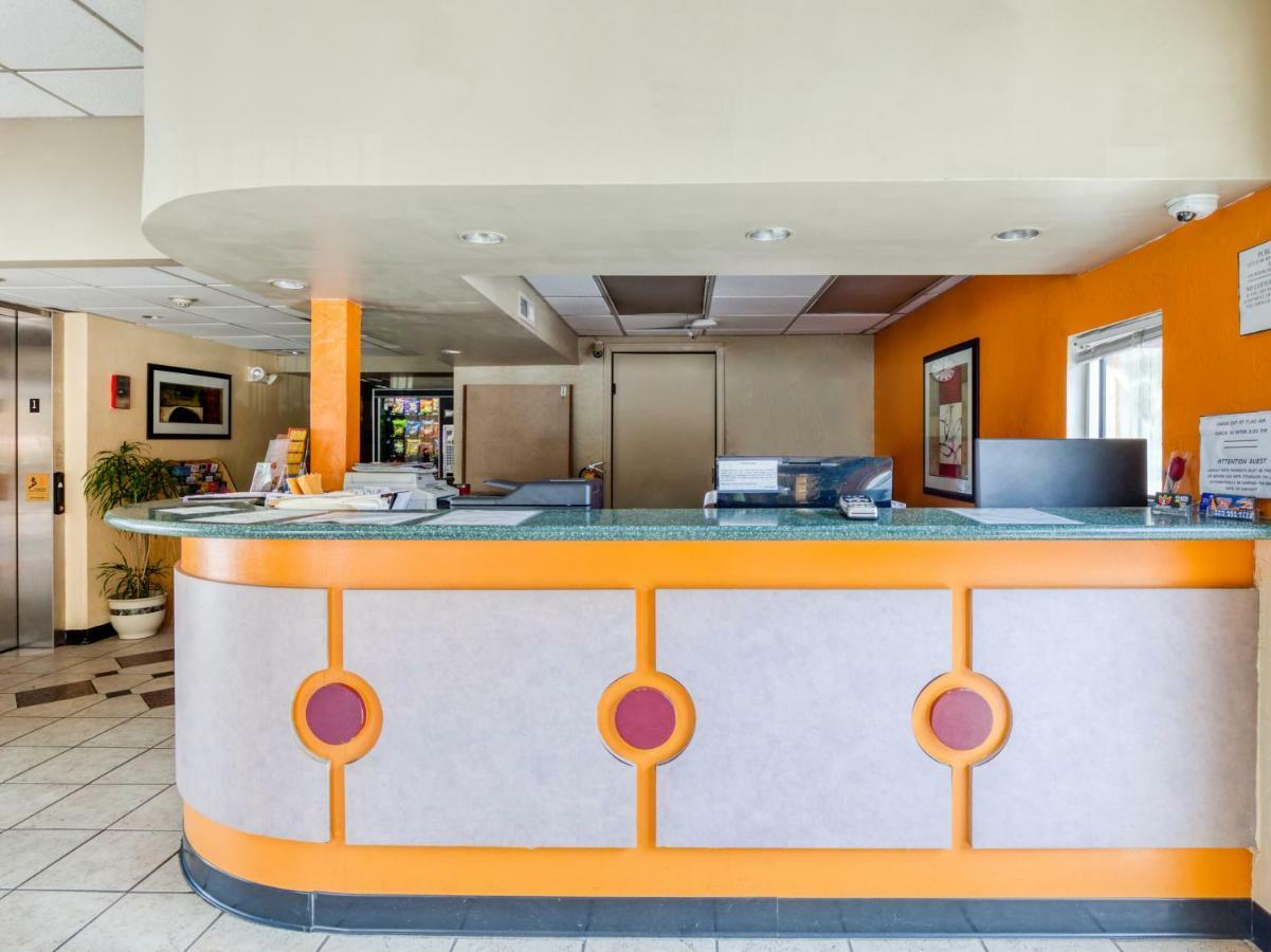 Budgetel Inn & Suites 포레스트파크 외부 사진