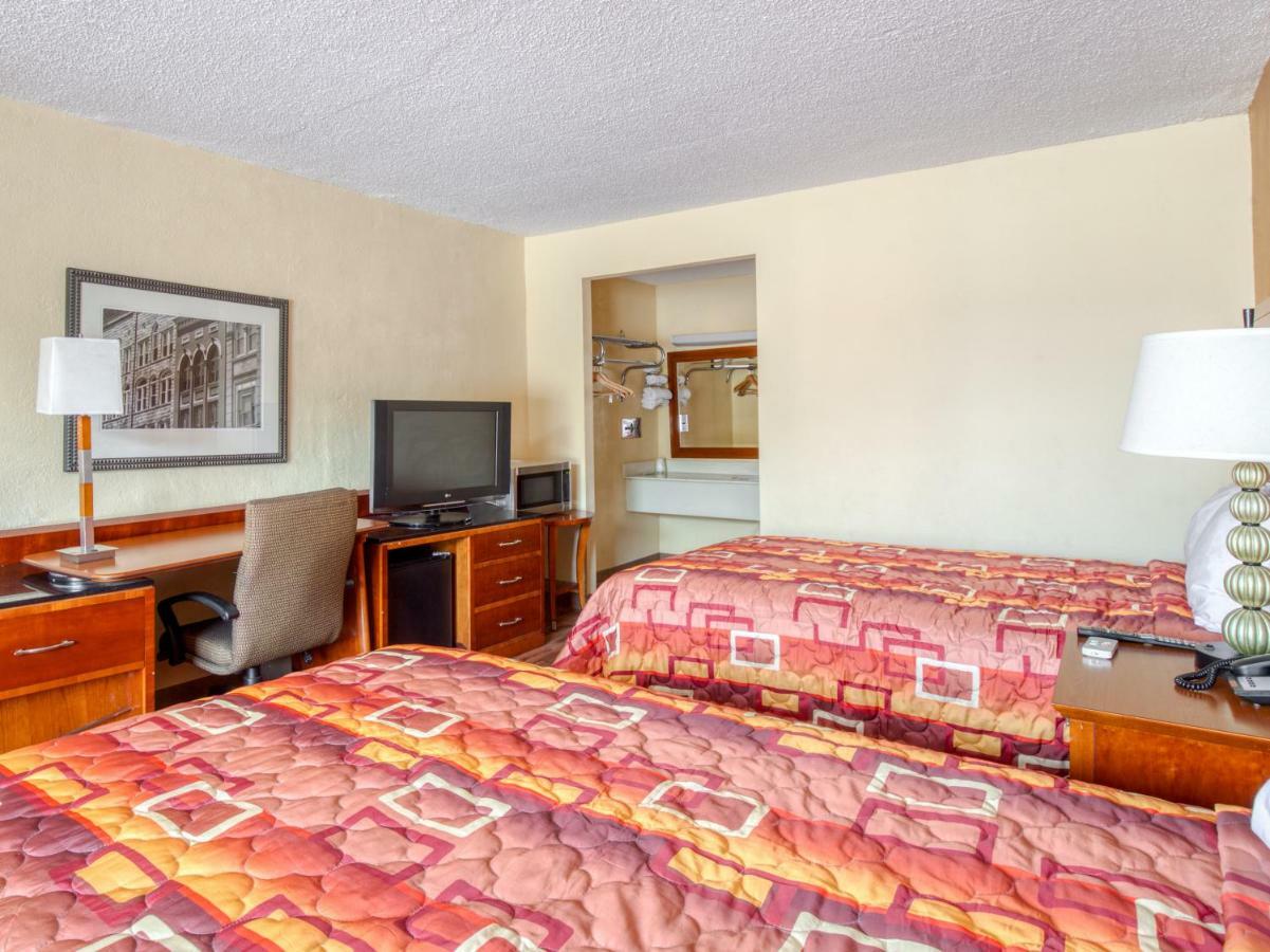 Budgetel Inn & Suites 포레스트파크 외부 사진