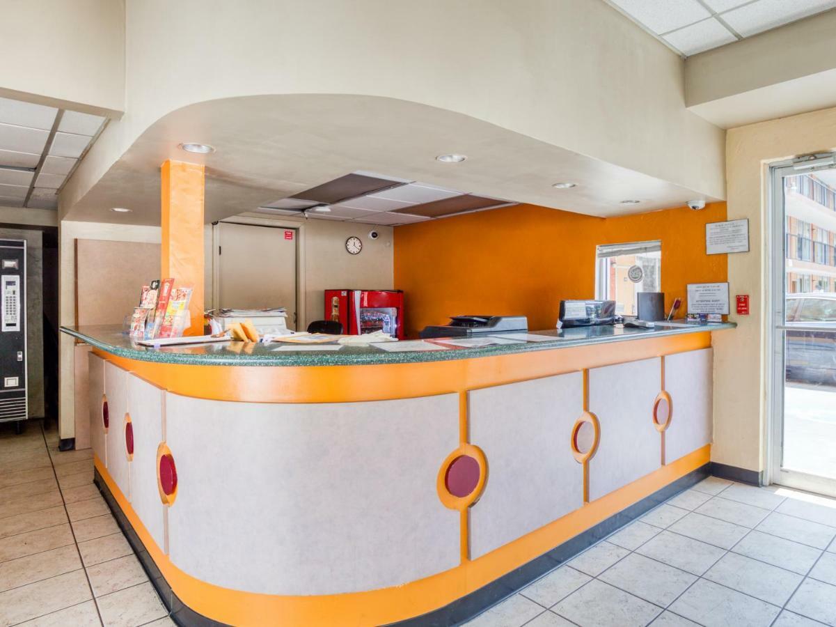 Budgetel Inn & Suites 포레스트파크 외부 사진