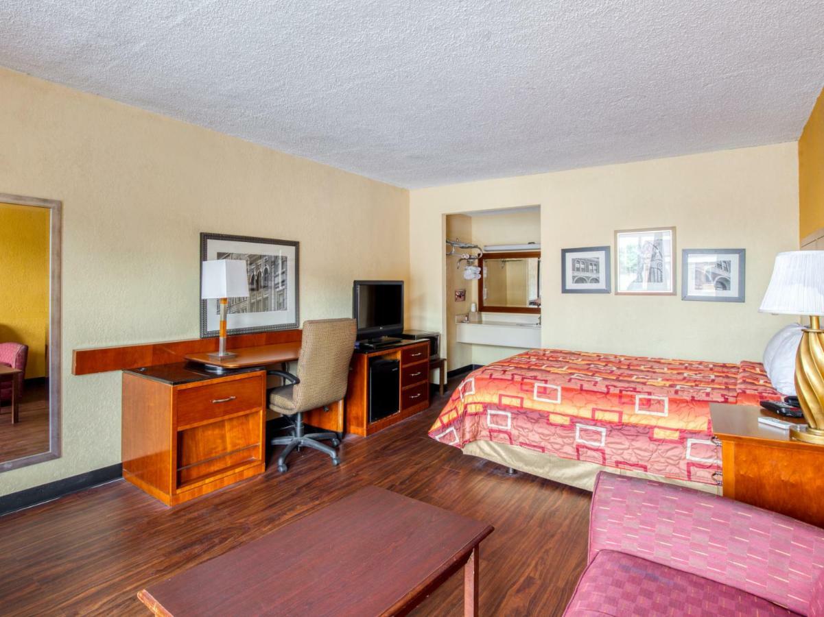 Budgetel Inn & Suites 포레스트파크 외부 사진