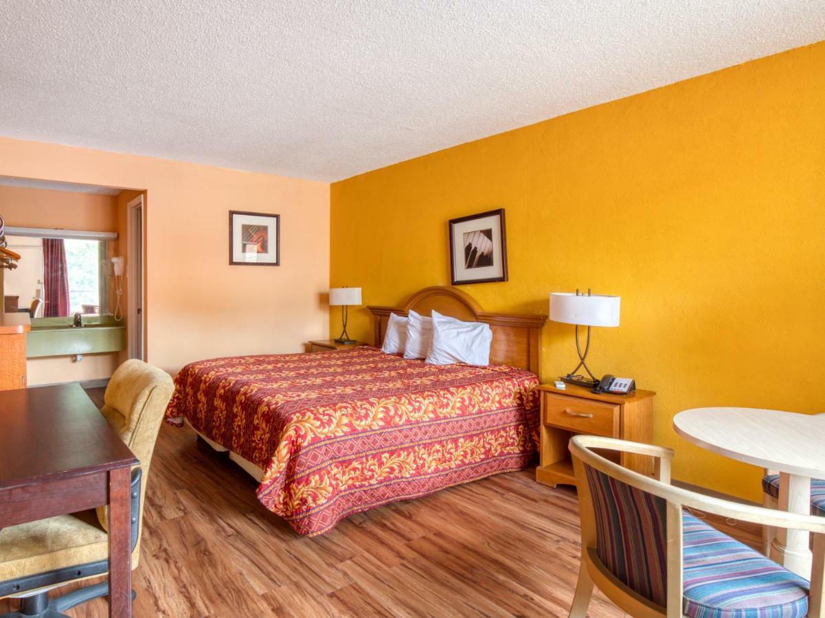 Budgetel Inn & Suites 포레스트파크 외부 사진