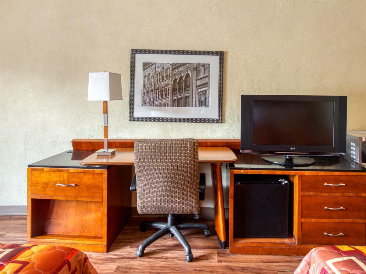 Budgetel Inn & Suites 포레스트파크 외부 사진