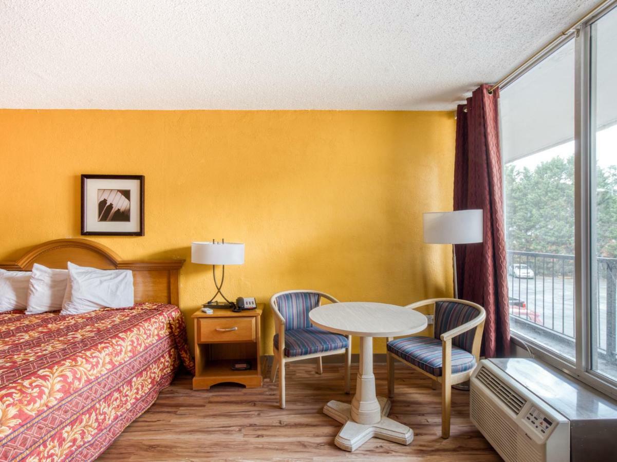 Budgetel Inn & Suites 포레스트파크 외부 사진