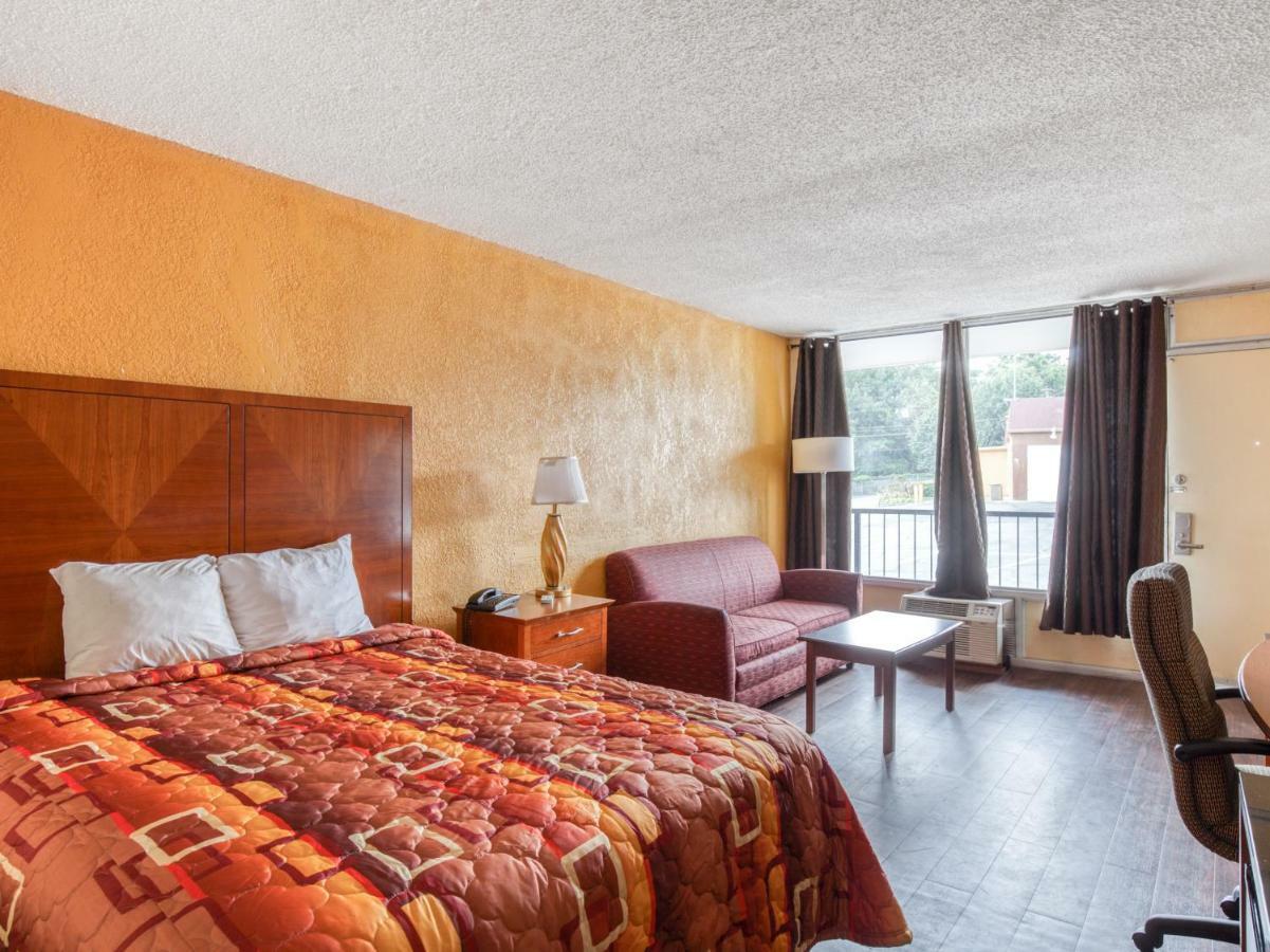 Budgetel Inn & Suites 포레스트파크 외부 사진