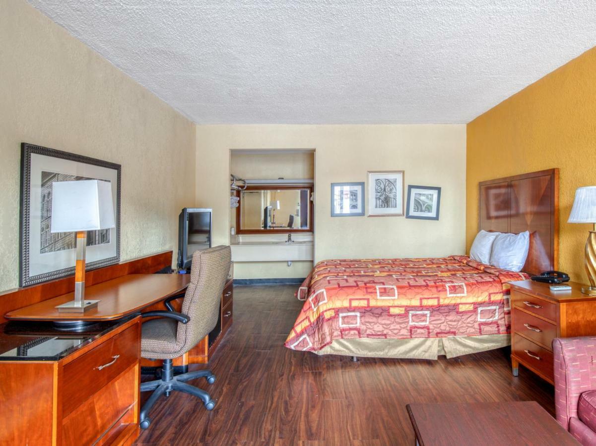 Budgetel Inn & Suites 포레스트파크 외부 사진